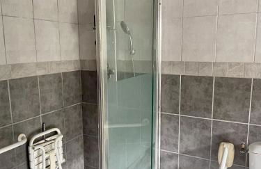 S19 Parking 1 chambre 1 à 2 personnes, facile d'acces A77, Nevers Magny Cours - Foto 15