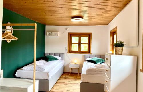 Belisima Apartments I Ferienwohnungen Fischbachau - Breitenstein I Region Schliersee I Historisch & Cozy mit Bergblick I 2 Schlafzimmer I Waschmaschine I Parkplatz I Nähe Supermarkt - Foto 3