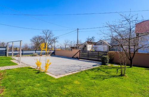 Timber Cottage With Pool - Happy Rentals - Foto 7