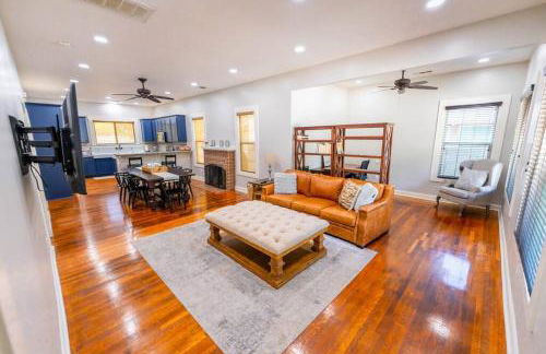 Downtown 3 bed newly renovated with amenities. - Photo 1