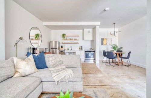 Studio Bliss Dual-Queen Stay in Vibrant Alberta - Photo 8