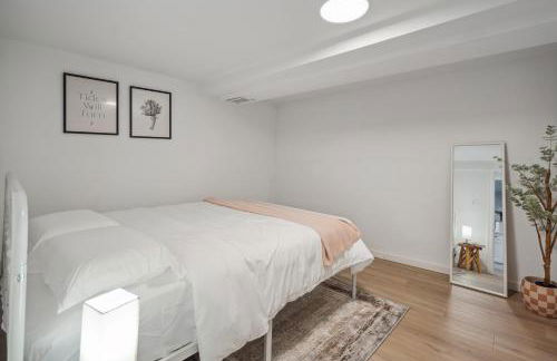 Spacious 5B2B home 5 min to airport with AC, Game Room, WiFi, Parking - Photo 53