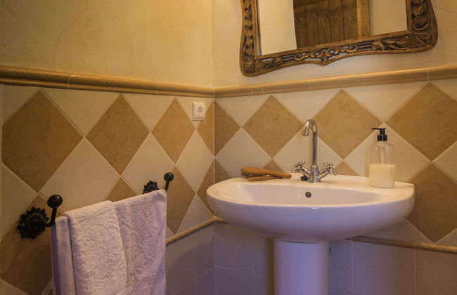 Mountain Getaway in Laroya - Photo 14