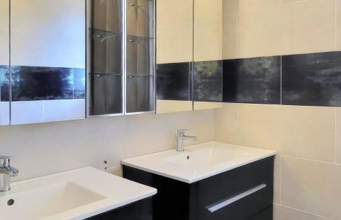 Beautiful Home In Mejannes-Le-Clap - Photo 19