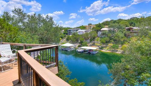 Lakefront Treehouse on Lake Travis Pool & Hot Tub - Foto 2