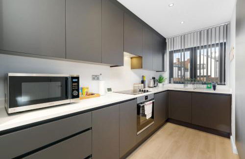 Modern 4 Bedroom House With Parking in Farnham Royal, Slough By 360stays - Foto 6