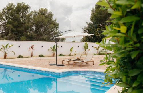 Spacious villa with private pool & garden for 4 - Photo 44