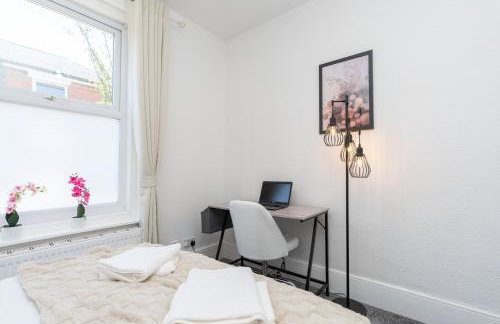 Open Mind Property - Hot Tub, 7 Beds & Free Parking - Foto 23