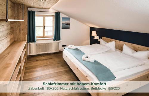 Chalet - Ferienwohnungen - Biohof Stöger - Panoramasüdbalkon - grandiose Aussicht auf See, Berge und Schloss Neuschwanstein - Foto 8