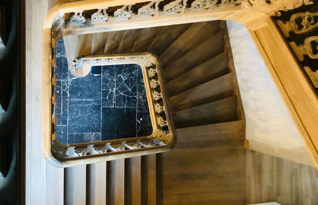 Elegant Hillside Mansion - Photo 31