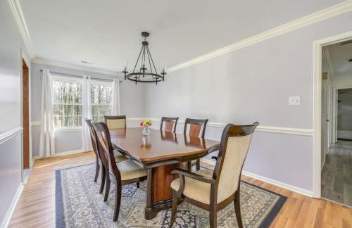 BloomingFarmsStay,Sleeps 9,GameRoom,FirePit,Grill - Foto 24