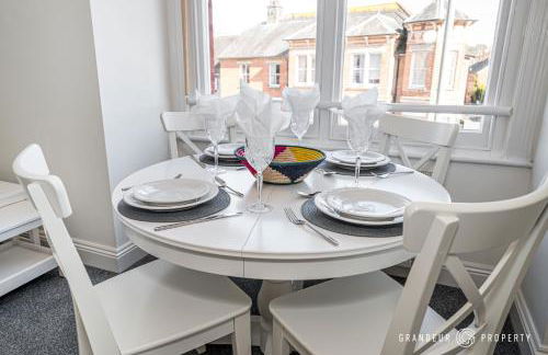 The Westborough Nook by Grandeur Property - Photo 5