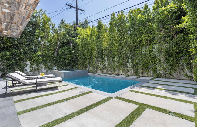 Luxe Weho Villa, Walk to Melrose Ave, Pool + Hot Tub North Vista by Avantstay - Photo 45