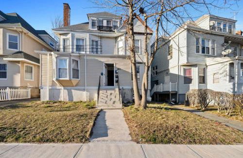 Modern 2BR Near NYC with Free Parking and Workspace - Foto 22