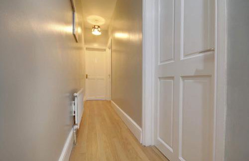 HILLTOP PLACE SUITES 5 beds for CONTRACTORS and FAMILIES near MEADOWHALL with FREE PRIVATE PARKING - Foto 25