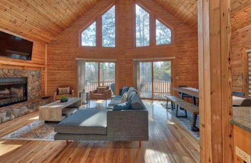 Charming & Cozy Chalet; Minutes to Shanty Creek! - Foto 12