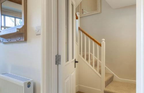 Jasmine Cottage - 2 Bedroom in Heart of Bourton! - Photo 22