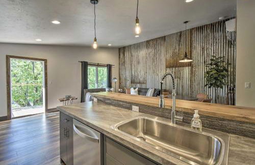 Elkhart Lake Townhome, Mins to Road America! - Foto 11