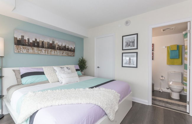 QuickStay - Yorkville's Finest (Yonge & Bloor) - Photo 2