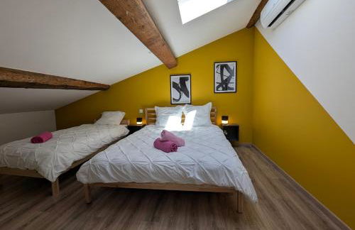 ColorChic 3 étoiles - Parking Privé Terrasse Clim - 120m2 Plein centre - Foto 2