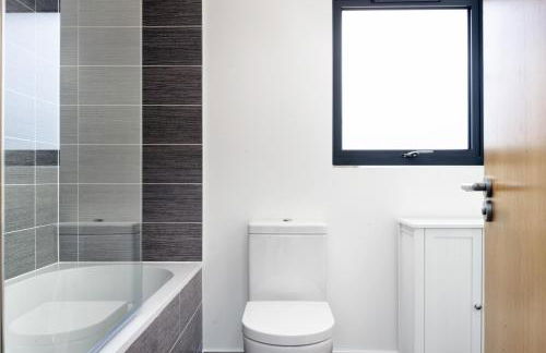 Lakeside property with spa access on a nature reserve Sunbird Cottage BV20 - Photo 11