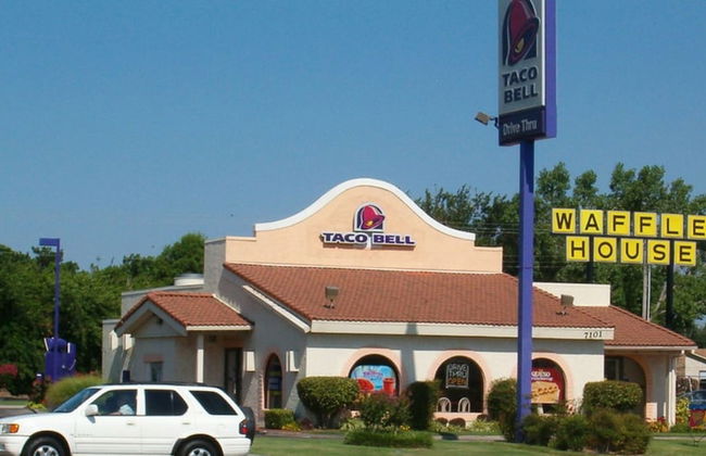 Comfortable 6BR Urban Retreat Lgbtq 38 - Photo 6