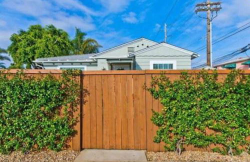 Charming Mid-Century Craftsman, Hot Tub with Serene Yard - Foto 26