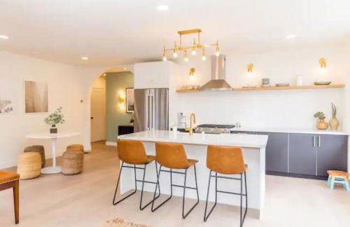 Cheerful 4BD Home in the Heart - Foto 10