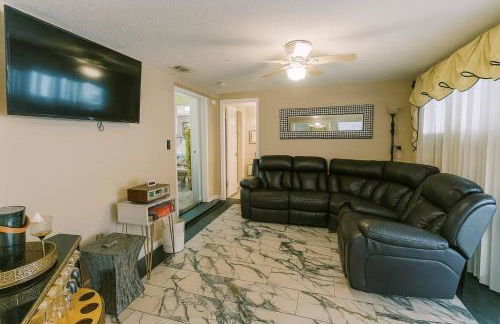 Spacious Backyard • Alfresco Dining • Pet Friendly - Foto 49