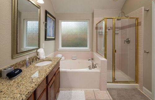 Pool, Games & World Cup Fun for the Whole Family - Foto 13