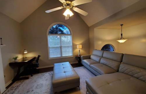 Lovely 5 Bedrooms, 3 Full Baths Home Near Parks! - Foto 28