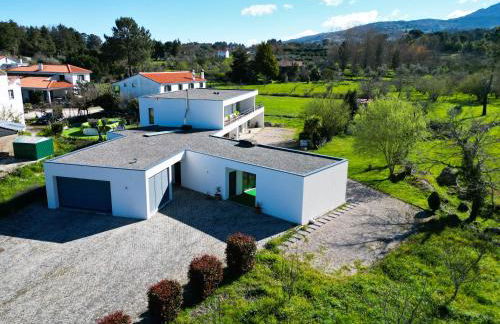 Fabulous 5 BR hidden gem Serra da Estrela - Foto 1