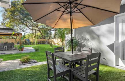 The Surf House: Stylish 2BR Haven - Foto 31