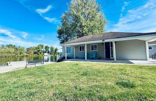 Paradise Island escape Riverfront in Clay, NY - Foto 39