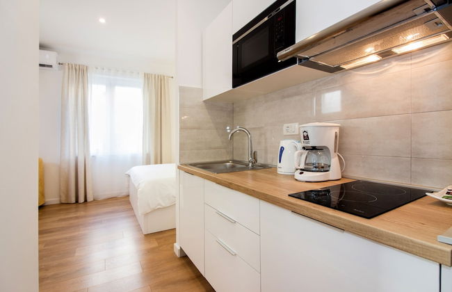 Lugo Apartments - Photo 12