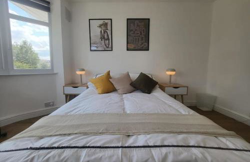 4 Bedroom House - Free Parking, Great access to London, Herts, Essex - Photo 21