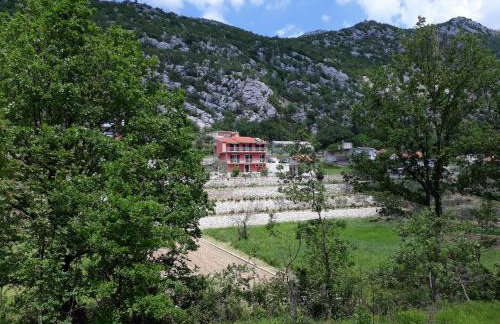 Apartments with a parking space Ostrvica, Omis - 12674 - Photo 1