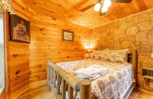 Hoot Owl with a private hot tub - Foto 13