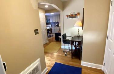 Cozy Boston Getaway Apartment! Free Parking - Foto 17