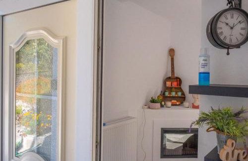 Remvi GUEST HOUSE - Photo 13