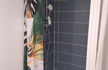 Jeny 1 - Studio rénové tout confort - RDC - Wifi - 10mn Hypercentre - Foto 6