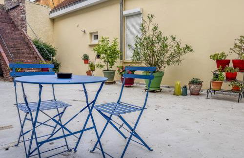 T2 en centre-ville d'Illiers-Combray - parking- lit king size - terrasse - Foto 11