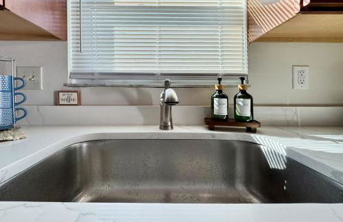 WiFi - Pet Friendly - Laundry - Short - Long Term - Foto 23