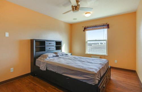 Huge Kitchen and Open Interior Pueblo Group Getaway - Foto 25