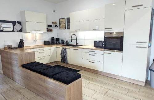 BesTime - 5 Schlafzimmer, Wohnzimmer, Küche, Waschtrockner, Terrasse, Smart-TVs, Netflix, Tischfußball - Foto 10