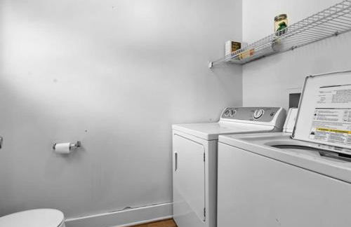 Chic 2BR Duplex Free Parking near Hospitals - Foto 10