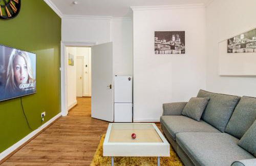 Newly Furnished Flat 4 Minutes Walk To Metro - Foto 2