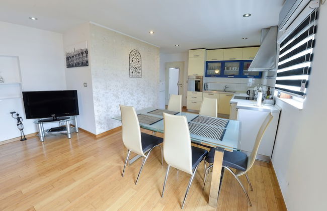 Luxury Apartment in City Center - Photo 9