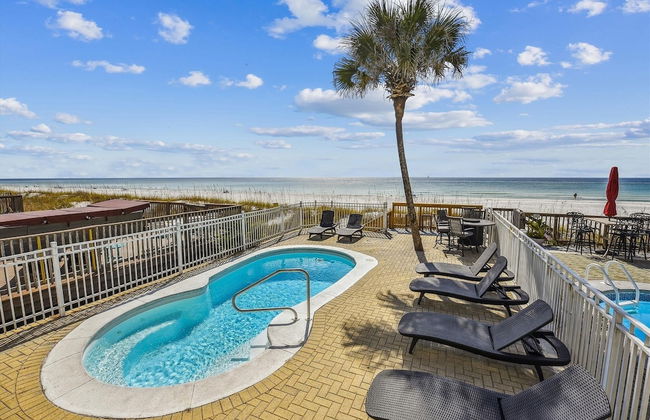 Just Beachy - 5 Bedroom Beach Front Home! Sleeps 20 Home by RedAwning - Foto 33