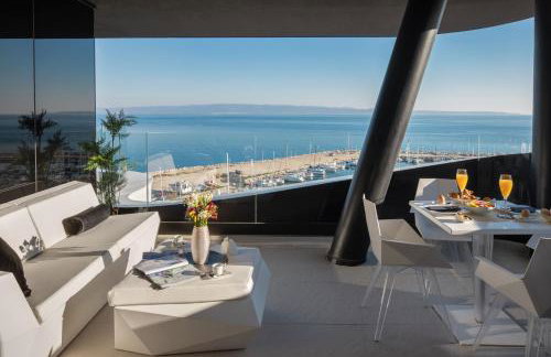 Posh Residence Luxury Suites - Photo 36